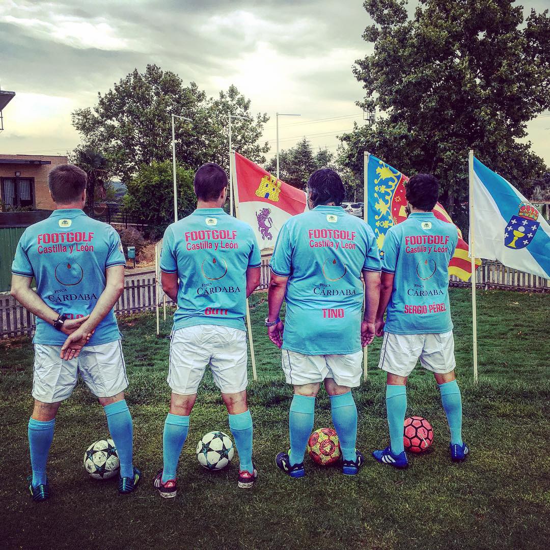 footgolf de espaldas