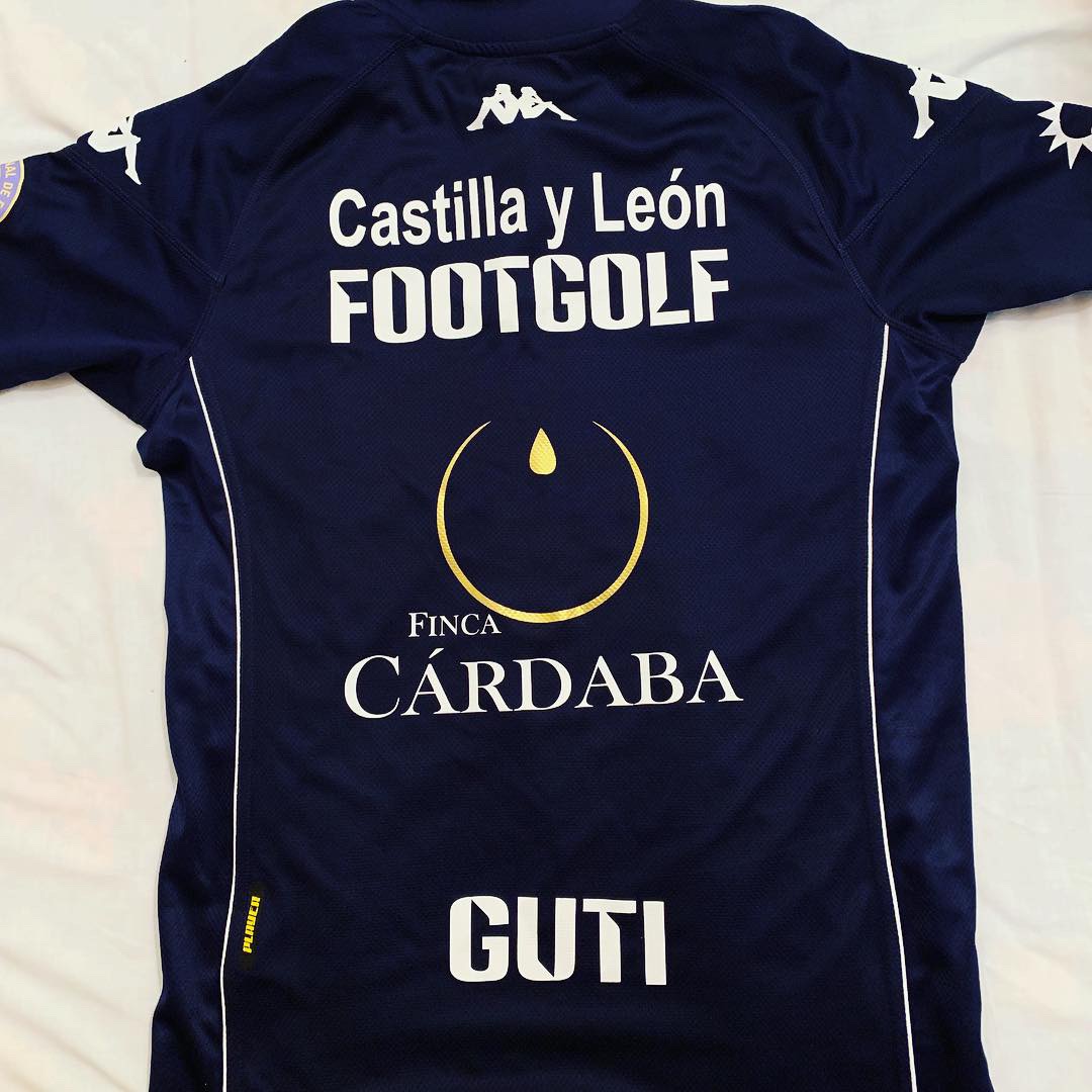 Camiseta detrás